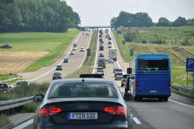 高速限速120突然出现限速80怎么办,高速上指示牌限速100导航报80