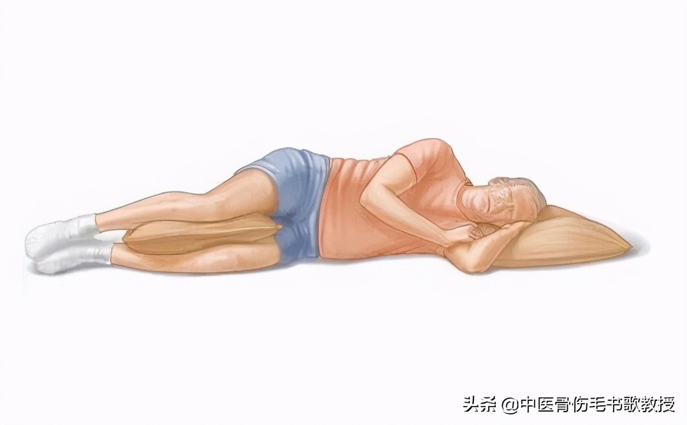 缓解腰椎间盘突出腰痛的正确动作,腰痛是平躺睡姿好还是侧卧睡姿好