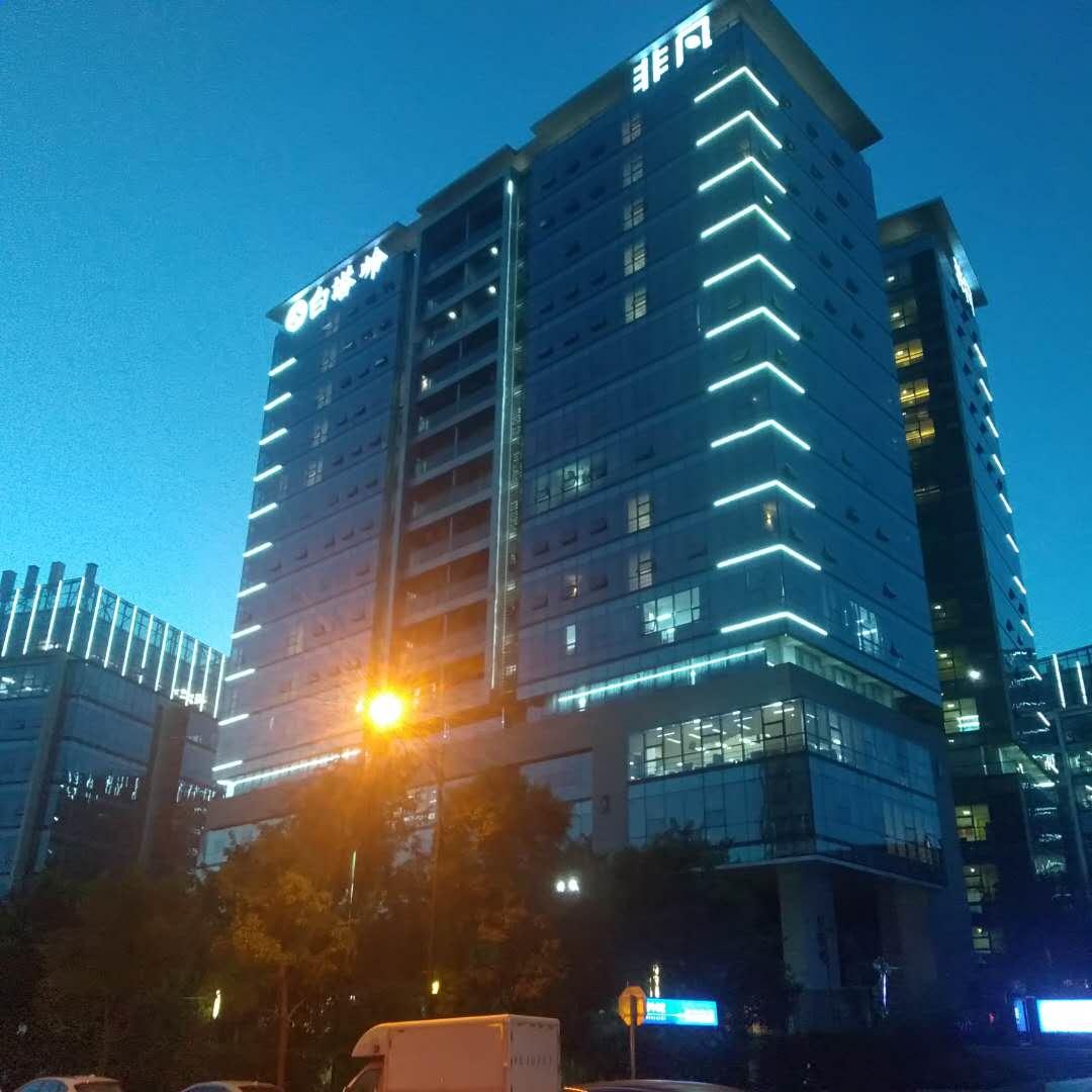 超市老板数十次猥亵邻家*女幼**获刑，女童父母质疑“秘密审判”：有“专业人士”说情，“你知道我是谁吗？”