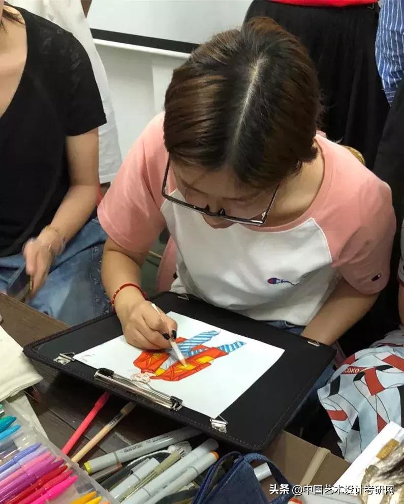 服装设计专业跨专业考研传媒,服装设计跨专业考研考什么