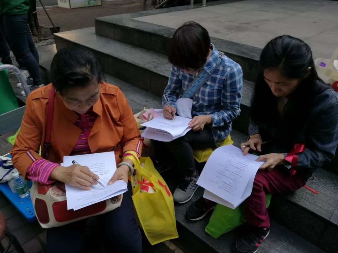 海珠|握手、拥抱、礼节性接吻不会感染艾滋病,但是这些行为会!