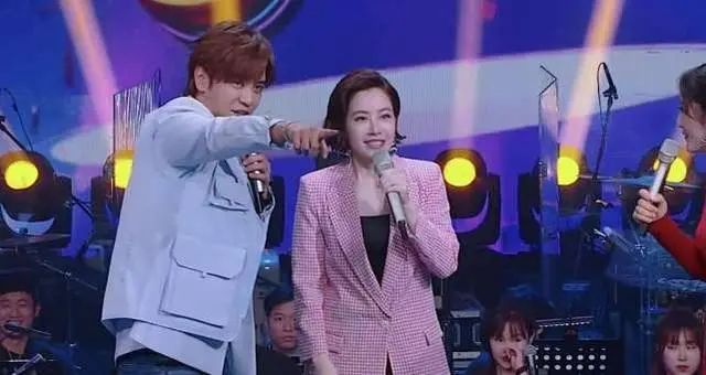 曾被大佬*规则潜**狼狈逃窜，为还巨债去乡下走穴捞金！她自作自受？