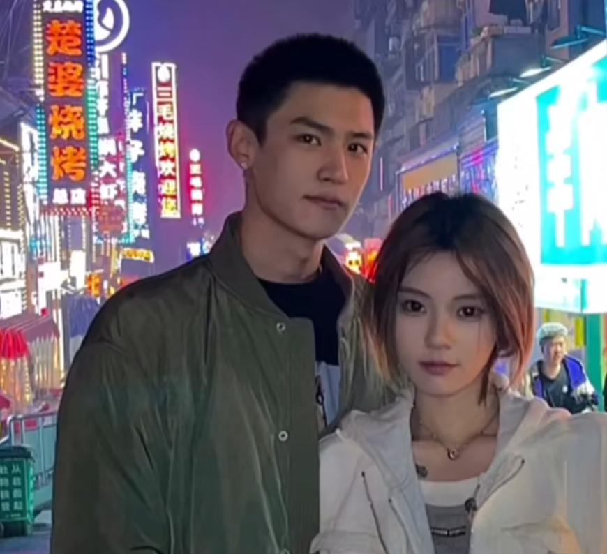 抖音被家暴戴眼镜的男网红,网红被家暴事情