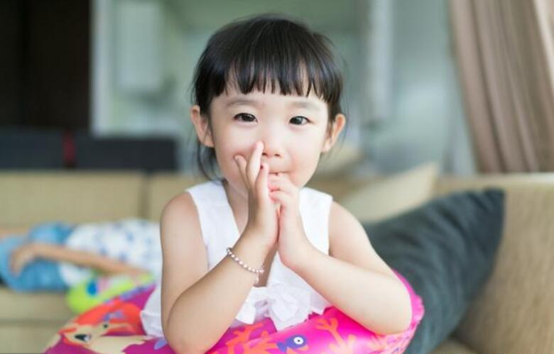 父亲给孩子取名字很奇葩,父亲给儿子取名字搞笑的说法