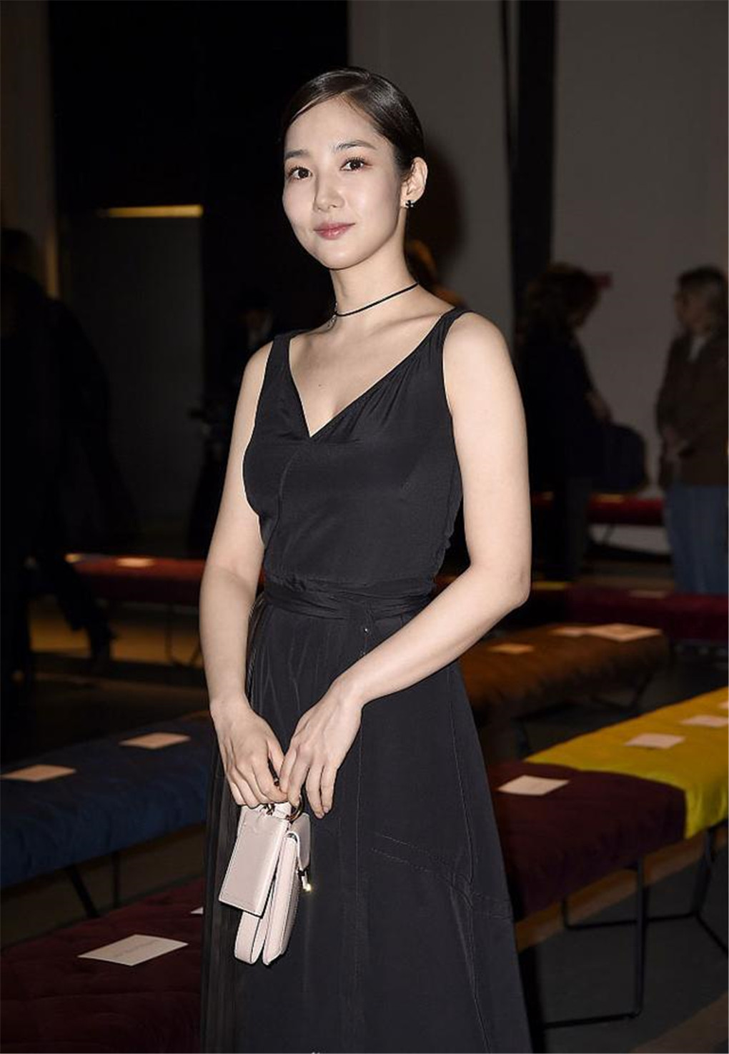 朴敏英穿红色裙子,朴敏英穿搭时髦