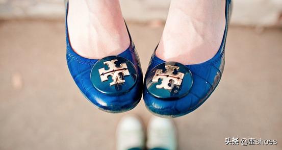 银白色高跟鞋推荐低跟,显白高级的高跟鞋你值得拥有