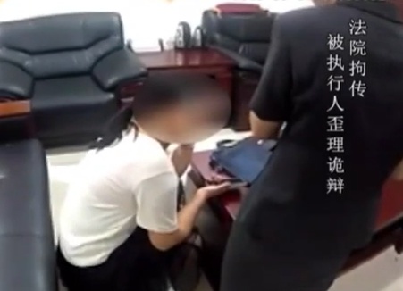 荒唐！女子借表姐的钱多次拒还还扬言：我承认借了我就是不还