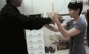 忆香江第一美少年，邵氏唯一“肉弹”男星，亦舒厌他琼瑶爱他