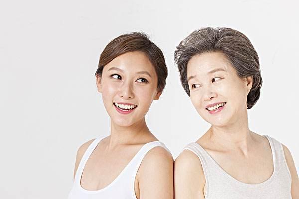 国产最黑宝宝火了!看到爸爸恶搞照后,网友:想跪地叫“包大人”