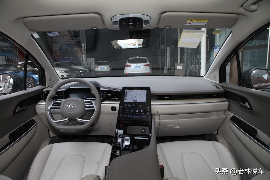 库斯途质感能比gl8强吗,顶配库斯途对比低配gl8