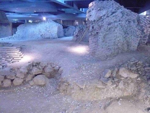 雷峰塔倒塌专家揭开白蛇之谜,雷峰塔出土的宝塔