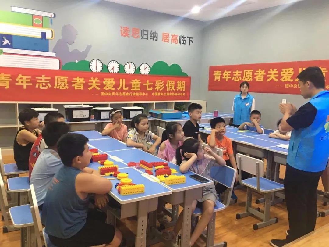 防控疫情爱心捐款新闻报道,致敬抗疫一线志愿者们