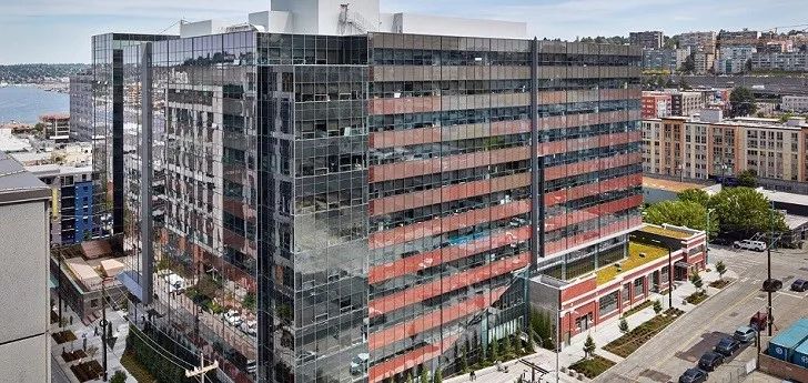 卖衣服的缇娜,卖衣服的包租婆