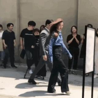 4个让你变美的脸部动作,教你4个变美动作