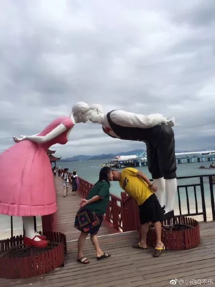 父母秀恩爱对子女的好处,父母特别秀恩爱的方式