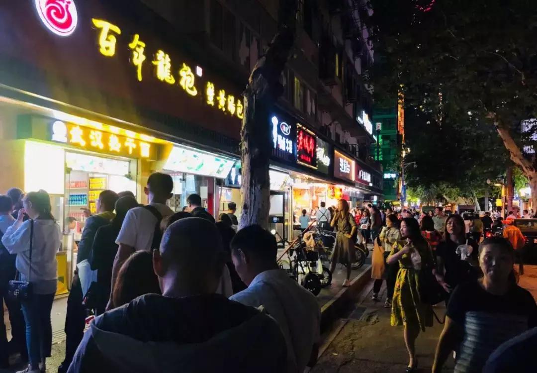 南京夜宵美食推荐必吃,南京三条巷宵夜雪菜肉丝面