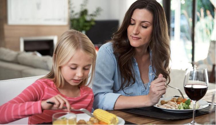 孩子不吃饭怎么办一招就搞定视频,怎么解决小孩不吃饭问题