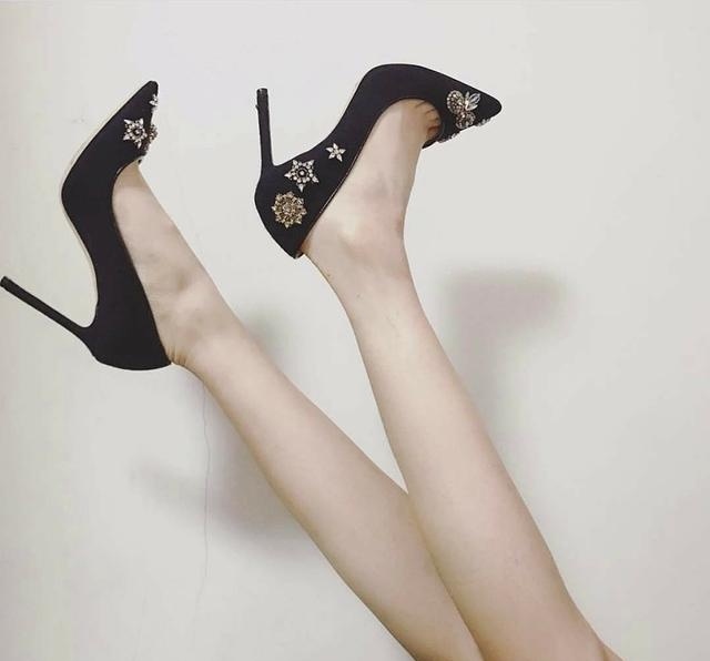 男人喜欢穿丝袜高跟鞋是什么心态,男人为什么喜欢女人穿高跟