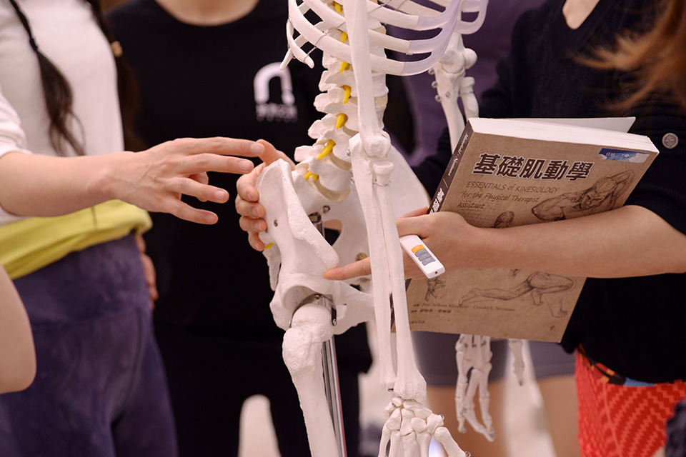 成都瑜伽零基础学习,成都瑜伽教练