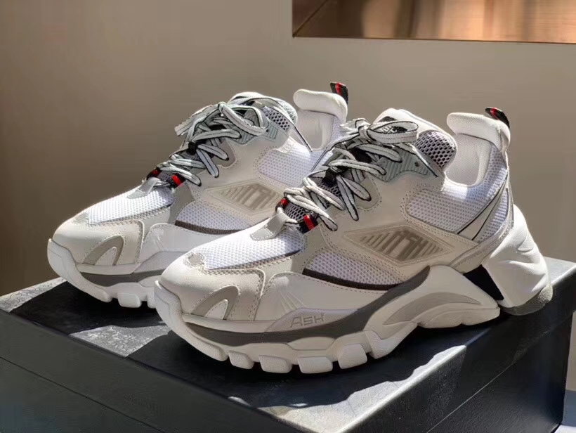 不随波逐流有思想主见,不随波逐流而引领潮流