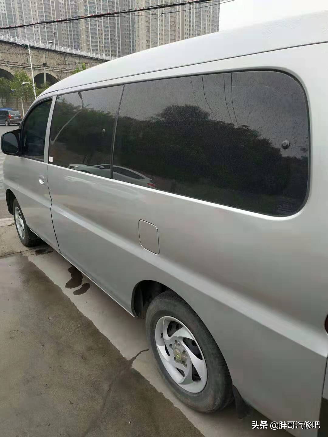 6年车龄的大型七座MPV价格冰点，比五菱大气多了就是费油