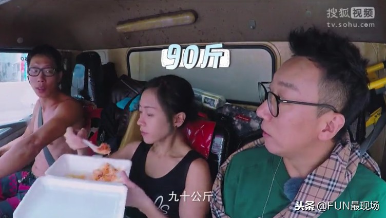 最性感的香港搬运工，扛180斤重物，月薪1万8，租5平米房