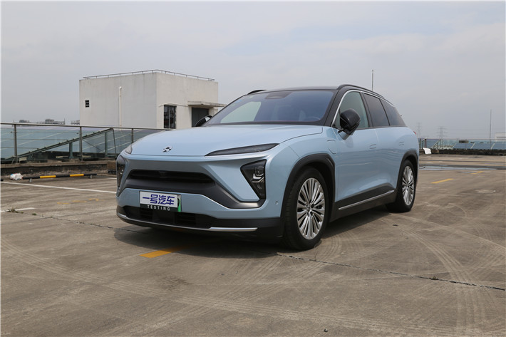 老年代步车和纯电动车有什么区别,有小型的老年代步车吗