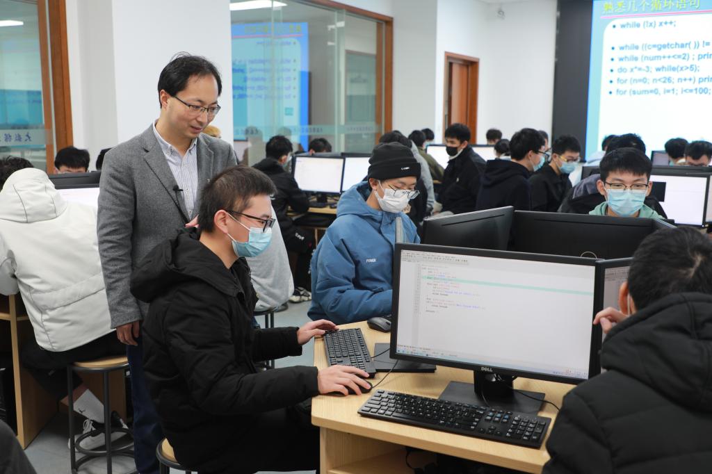 他让理工科的课堂变得魅力无比，超90%的学生评价到：非常好