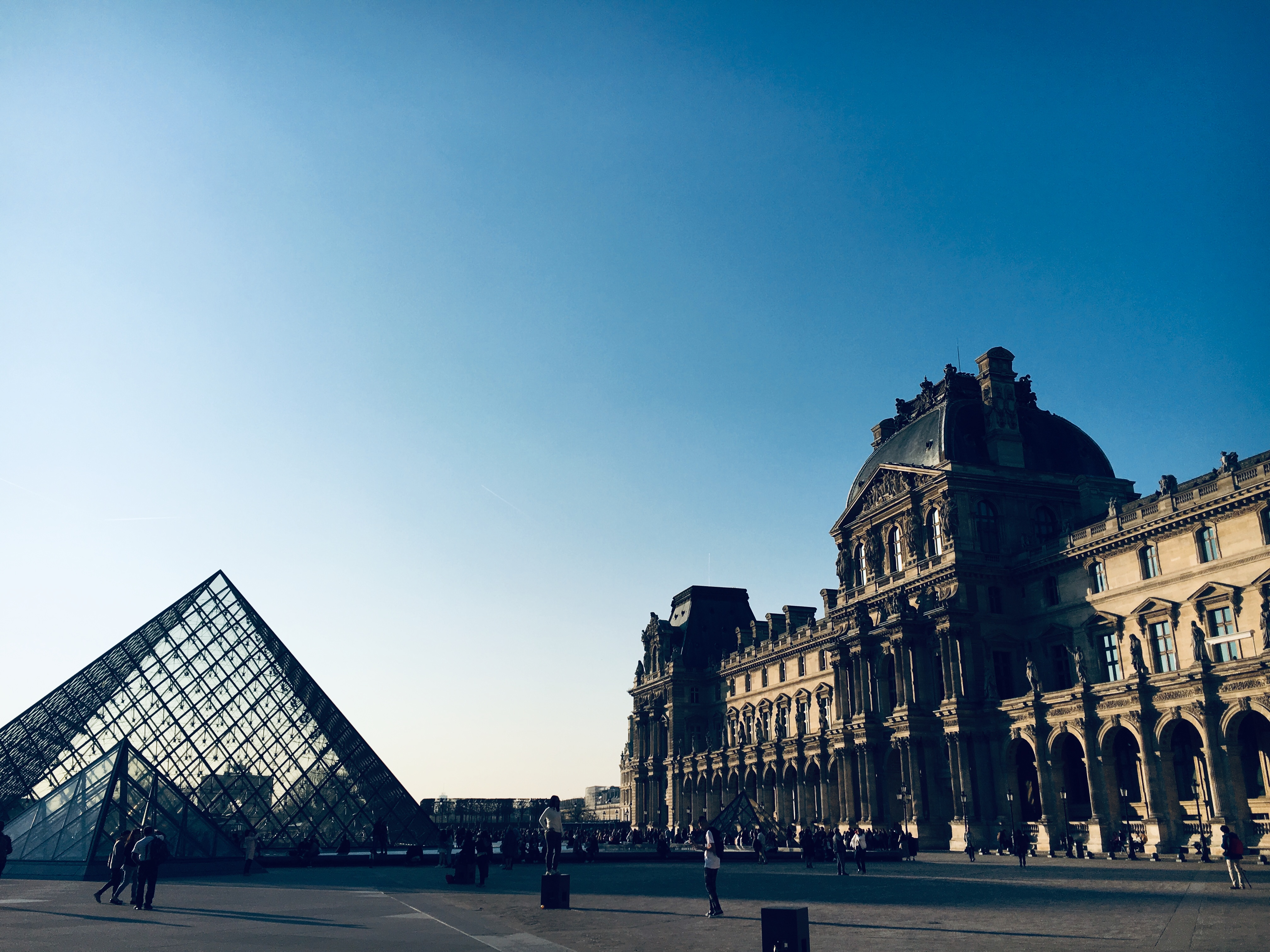 宸撮粠鏃呰骞茶揣,宸撮粠鐨勬棩涓庡鏃呰