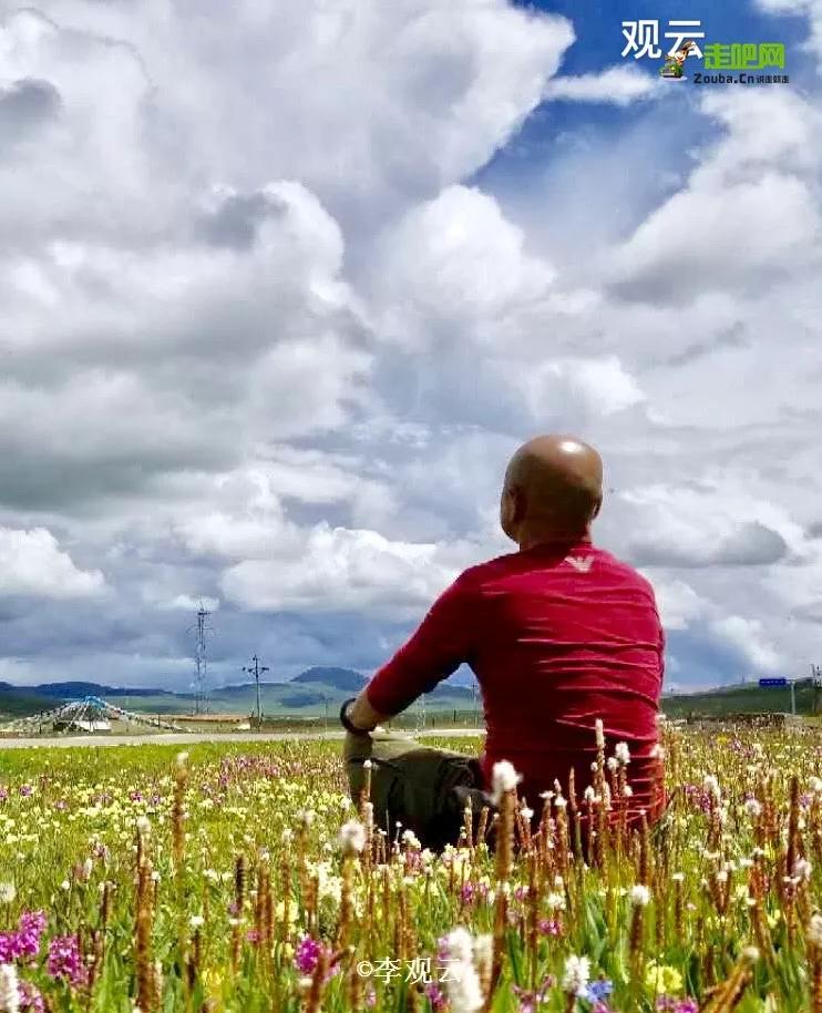 为了寻找疯狂的石头，他成为最早环驾中国的人，至今年龄成谜