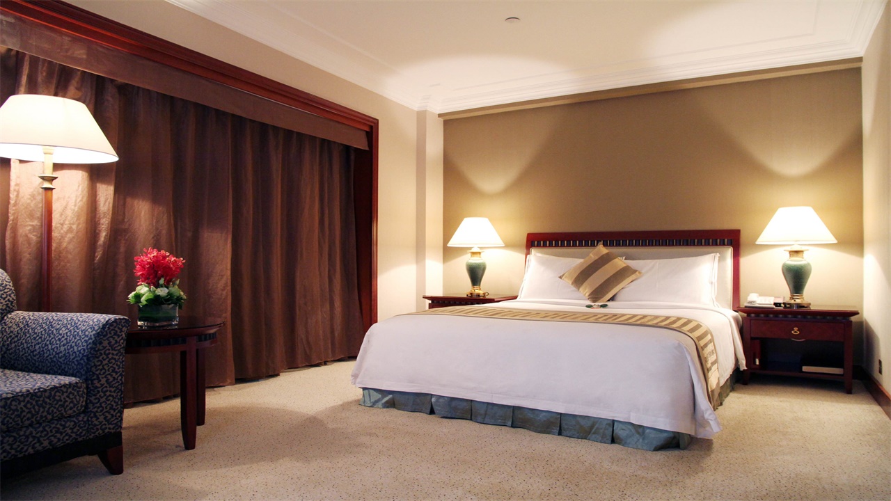 空姐在下了飞机之后，为什么都入住高档酒店？他们收入如此高吗？