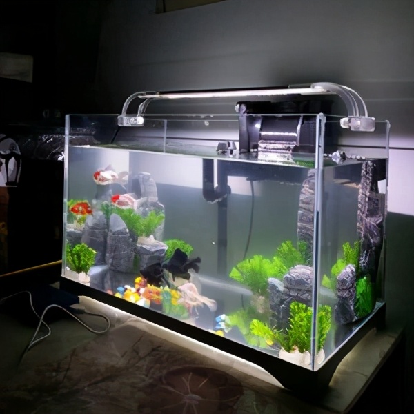 鱼缸底柜实木的好还是铝合金的好,鱼缸底柜开放式和封闭式哪个好