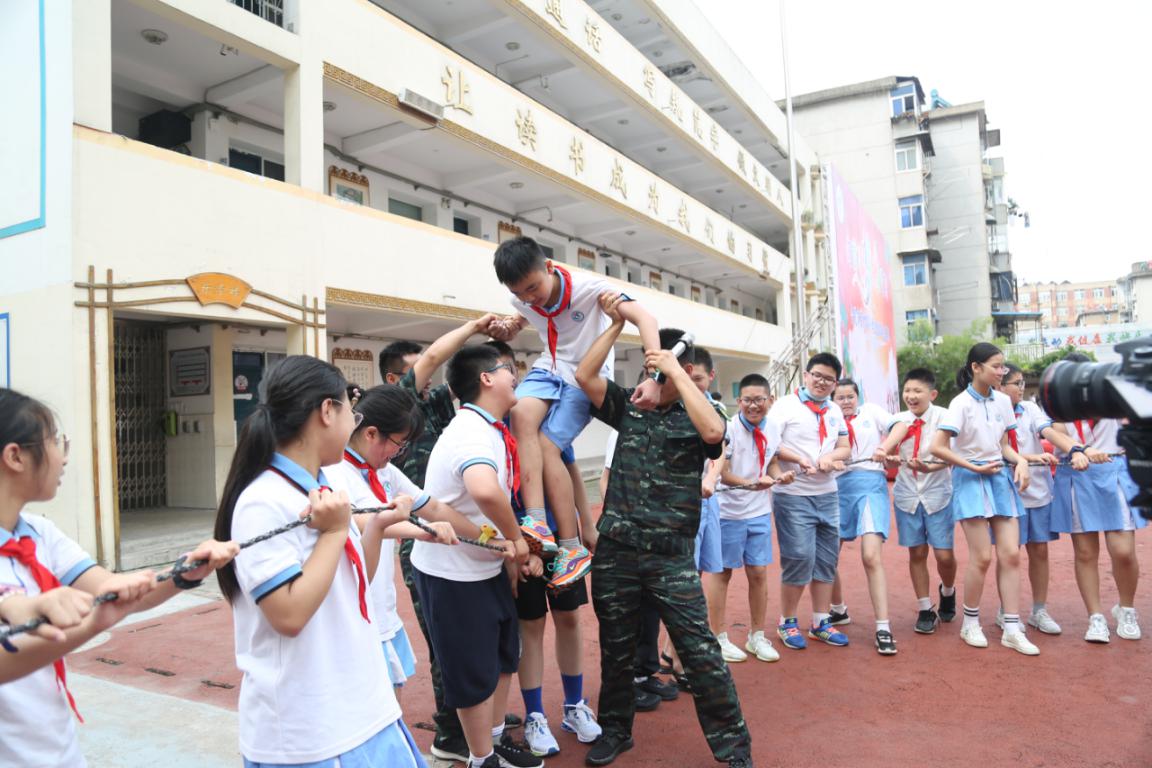滁州路小学毕业典礼,向前有梦未来可期图片