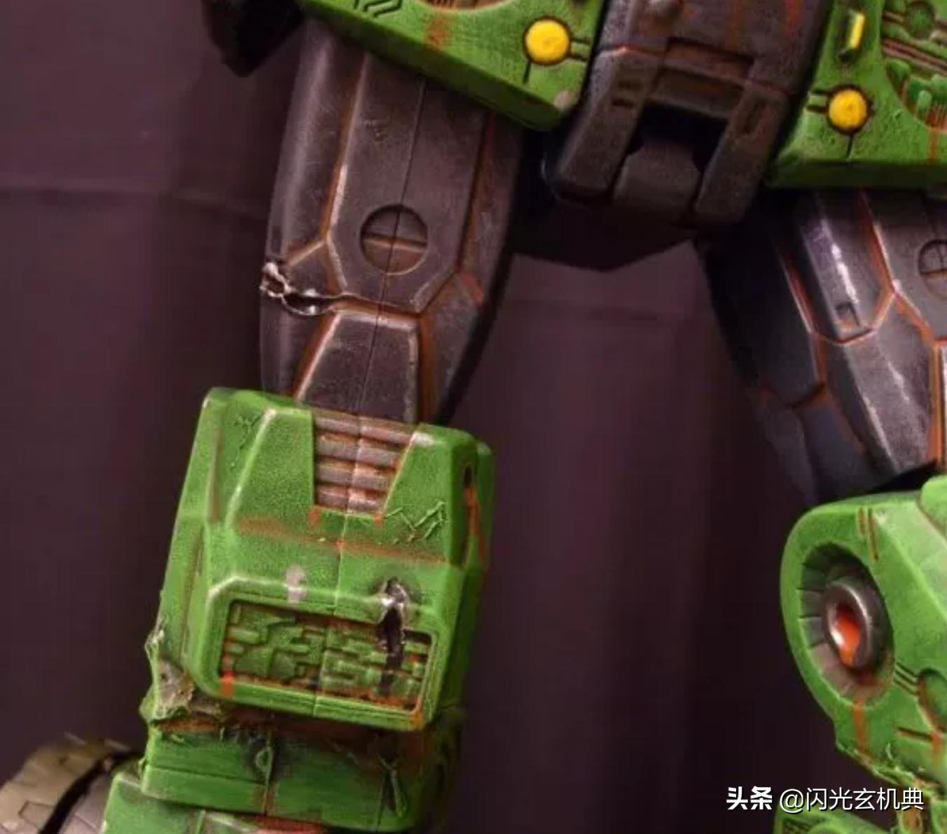 变形金刚动漫人物:重涂塑造战损严重的挖地虎组合-大力神