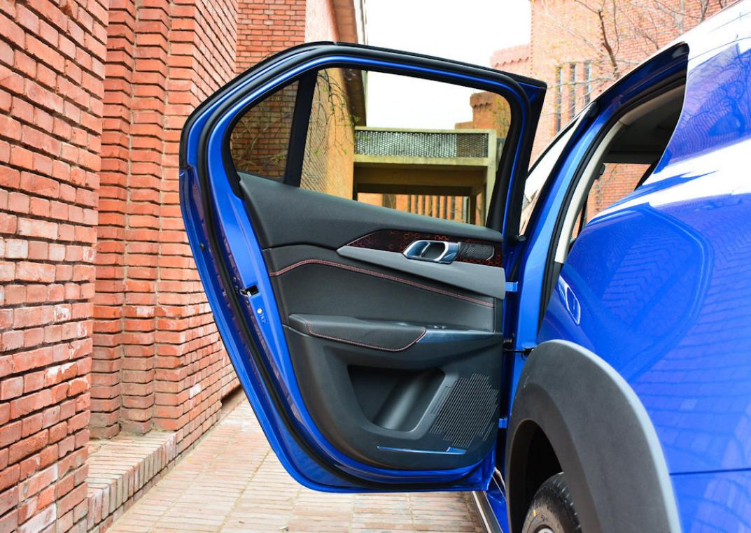 年轻人的市区小钢炮，油冷7DCT，14万就带180马力，终身质保