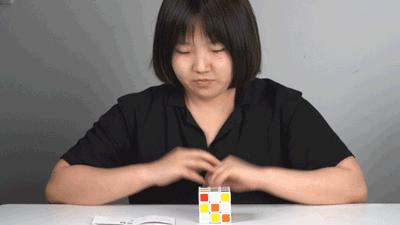 魔方小站站长快速复原三阶魔方,初学者三秒复原魔方教程