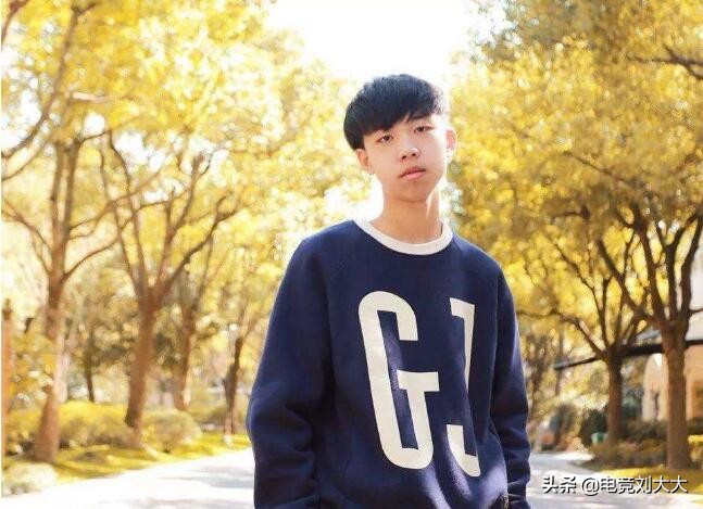 绝地求生三大幻神凉了俩，4am战队的龙太子瑟瑟发抖