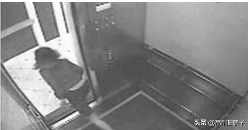 唐人街探案3夜晚一个人关灯,唐人街探案开灯关灯