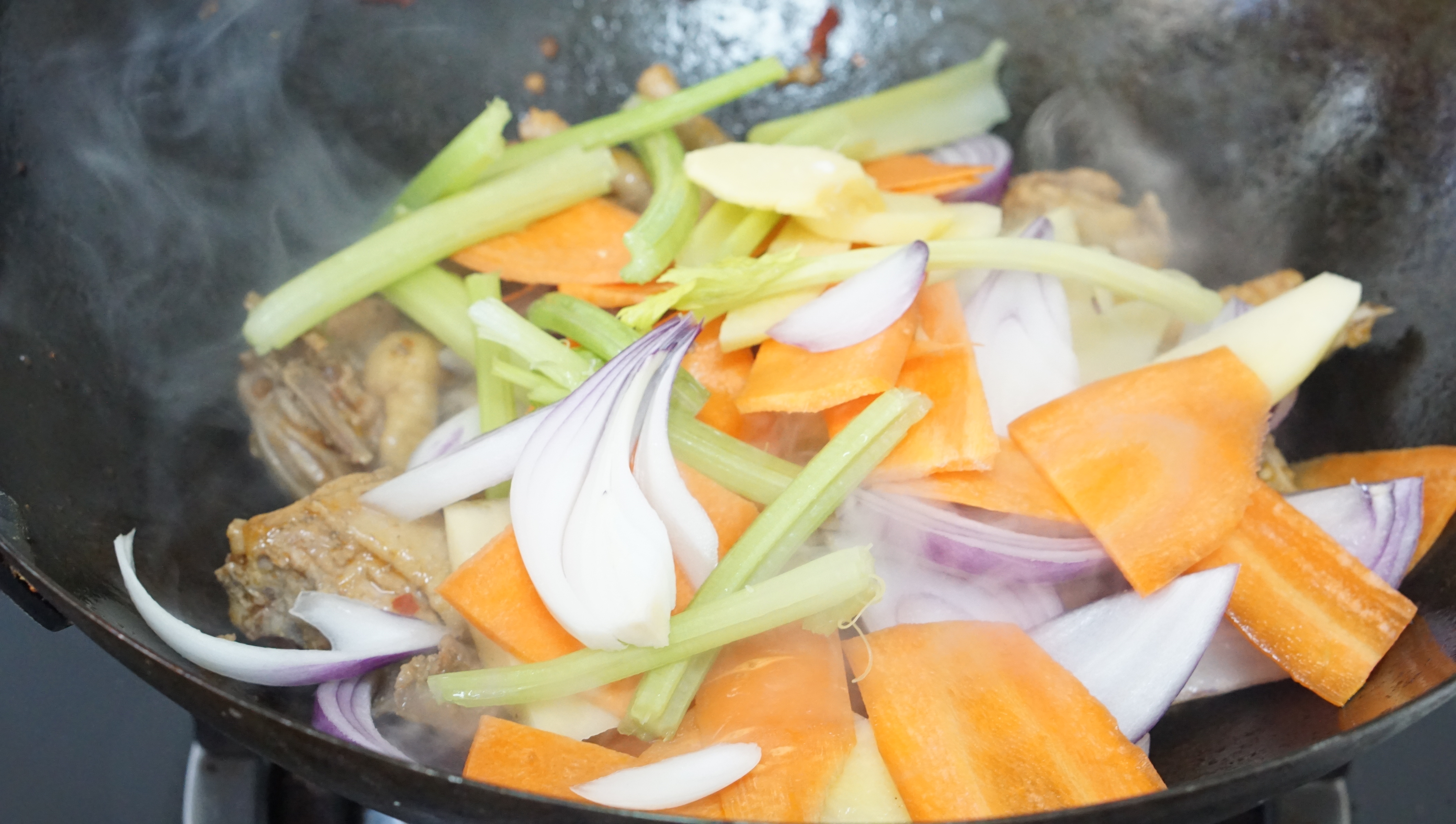 火遍大学城的重庆鸡公煲,全国连锁的重庆鸡公煲