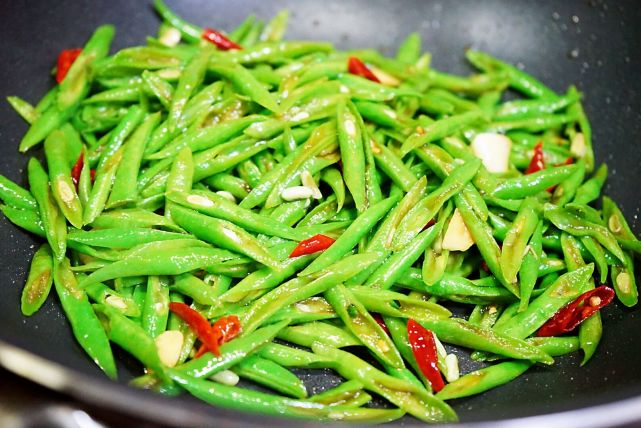豇豆这样做脆嫩爽口开胃下饭,爆炒素豇豆的做法大全家常