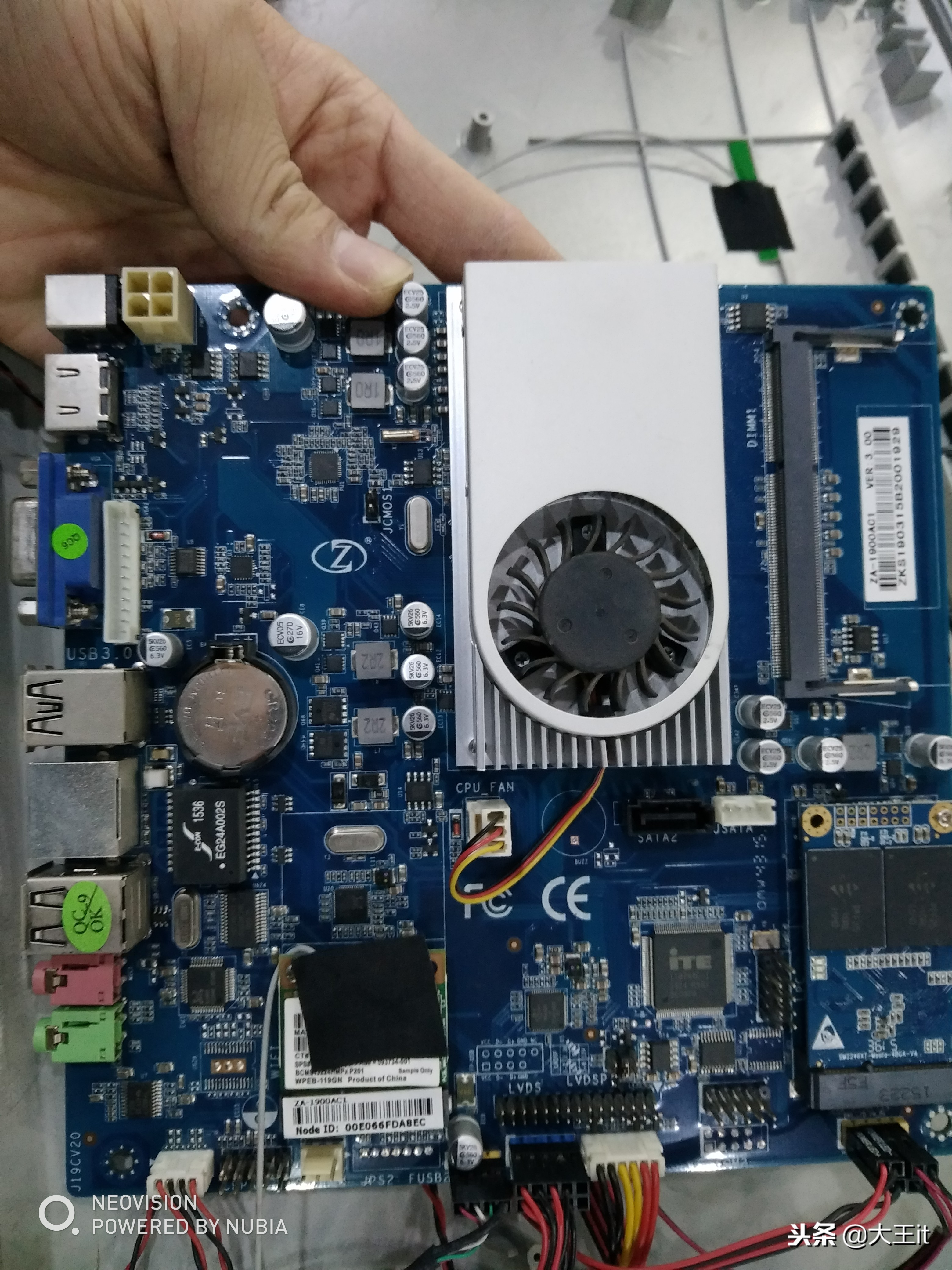 网上899买的苹果电脑被骗，鲁大师跑居然9W多分，全是山寨配件