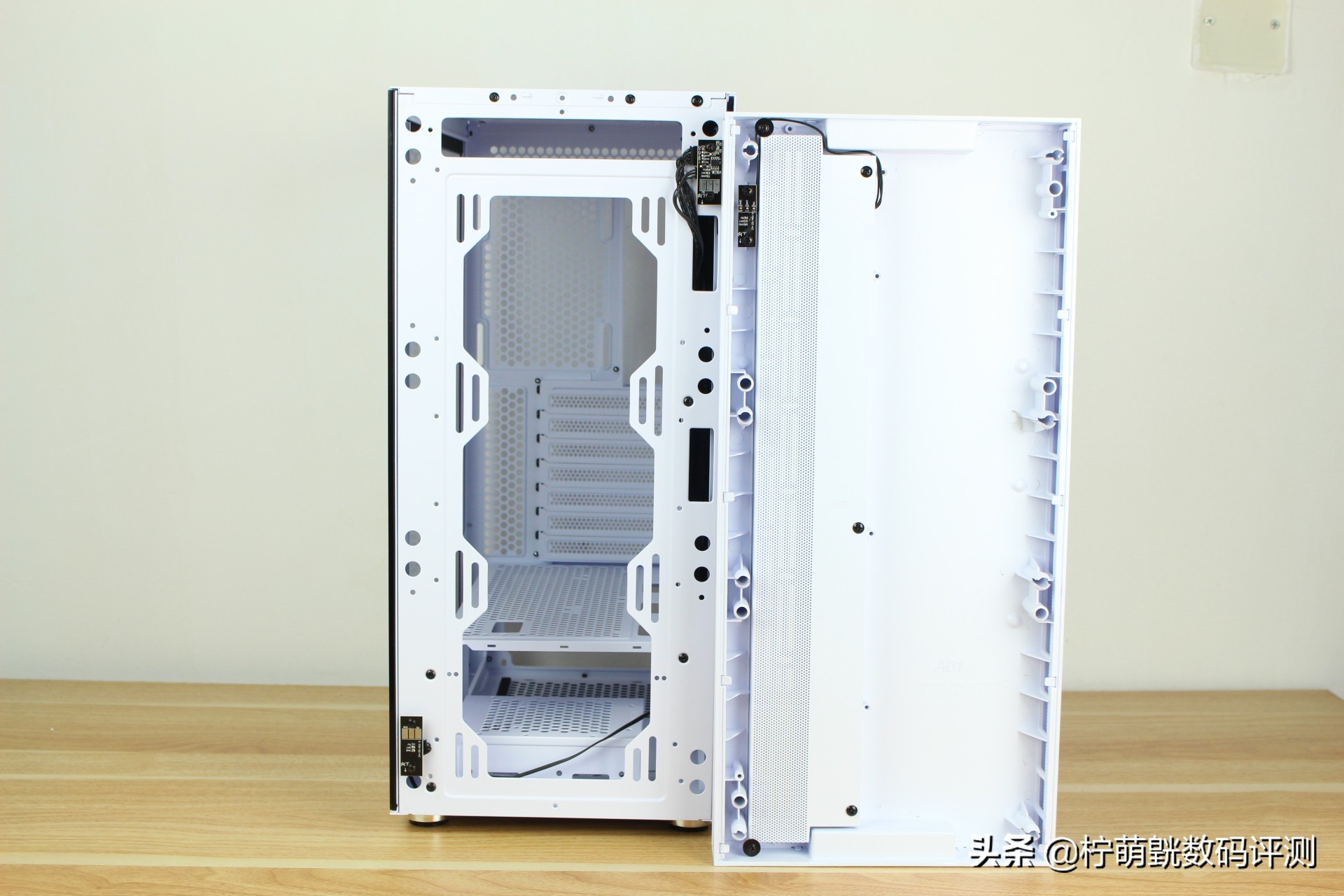 神光侧透不单调，畅快装机不求人易大师神光白色版上机体验