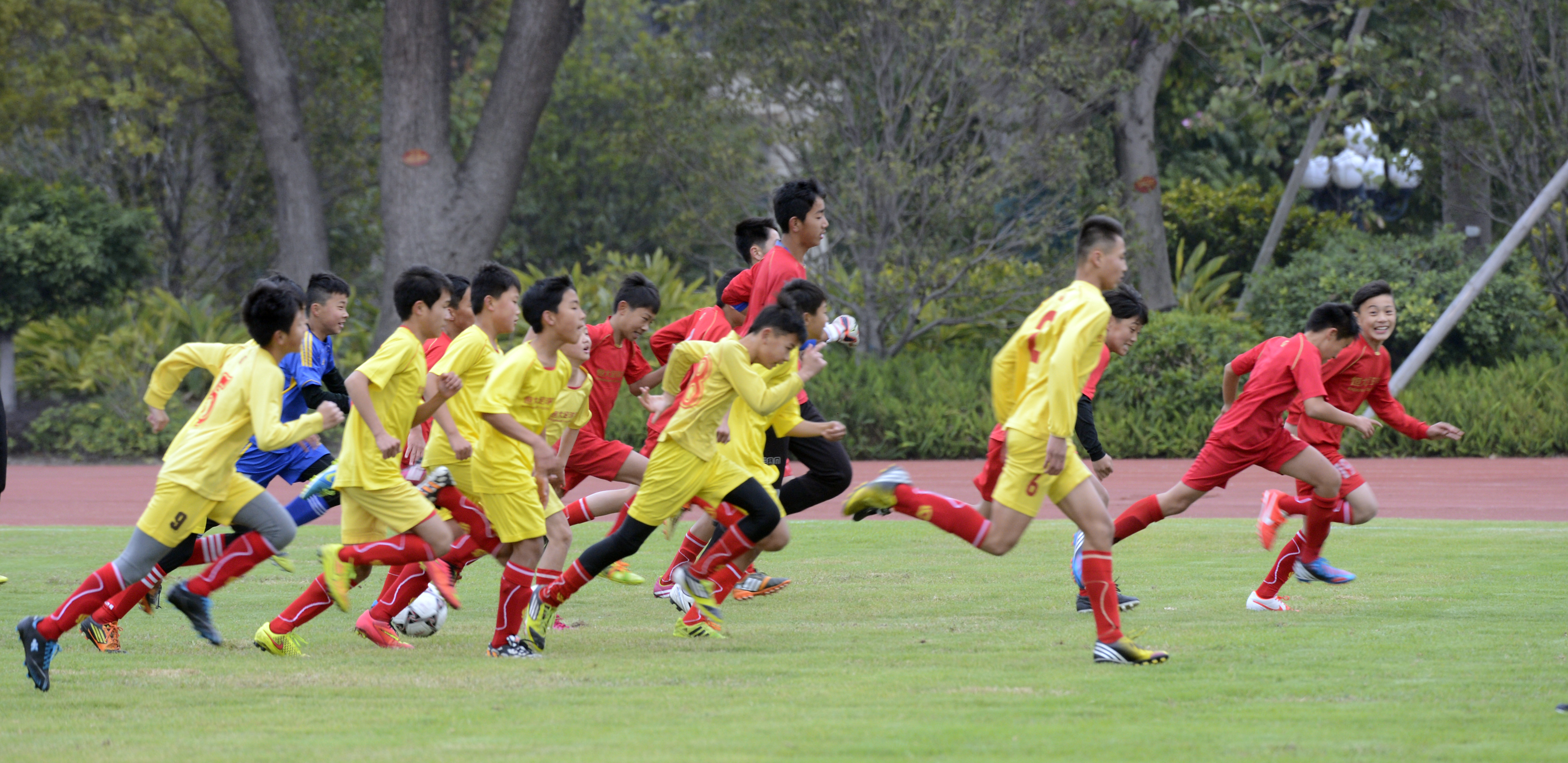许家印召开恒大足球会议,许家印海外投资