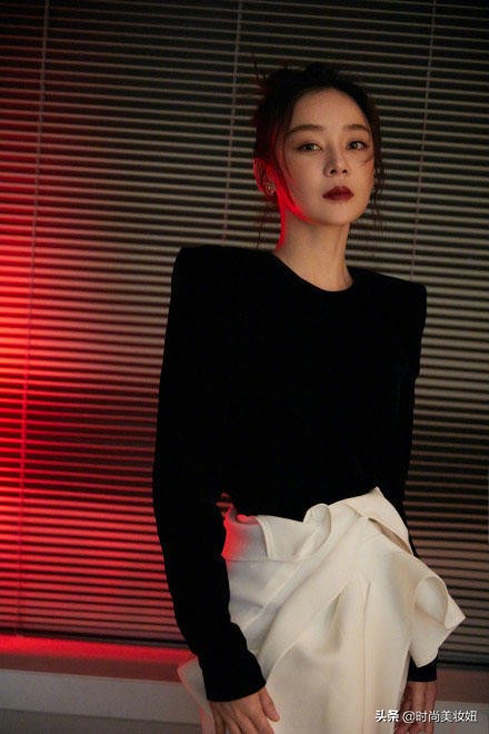 袁姗姗丝绒,袁姗姗一袭黑色丝绒连衣裙