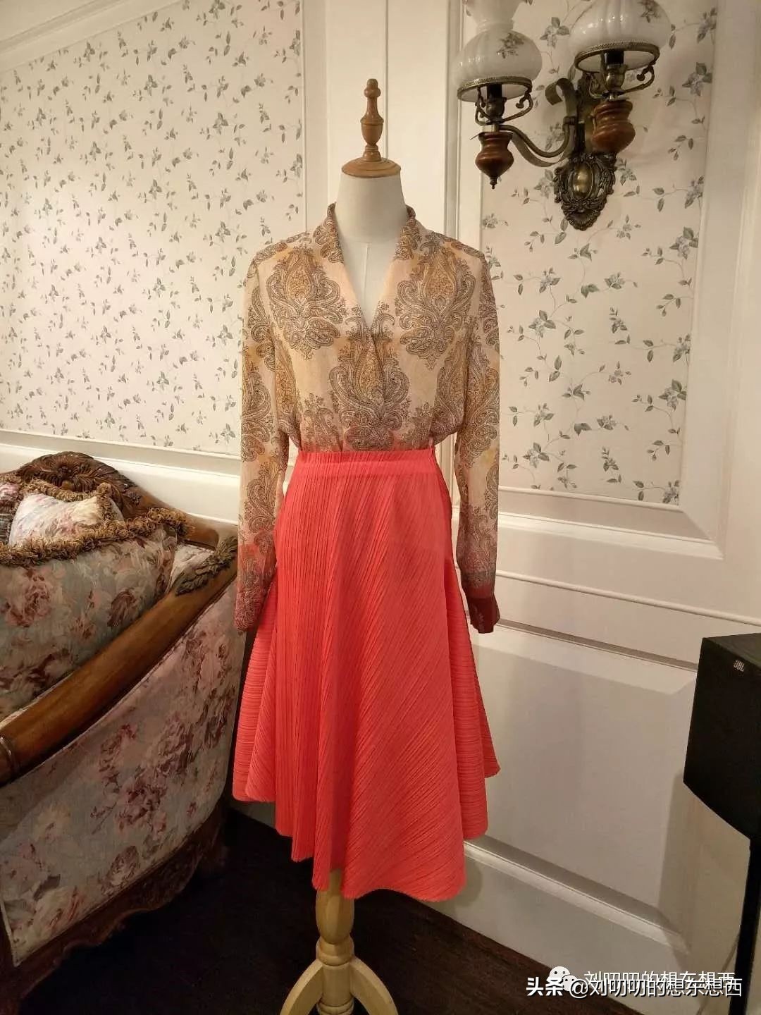 亮橘色穿搭,一日一look怎么搭配衣服