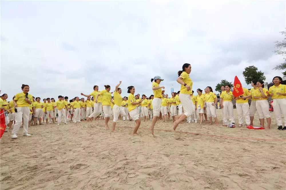 巨邦快乐集结号丨看见了,其中一艘游艇上,是我们的船长大舅哥