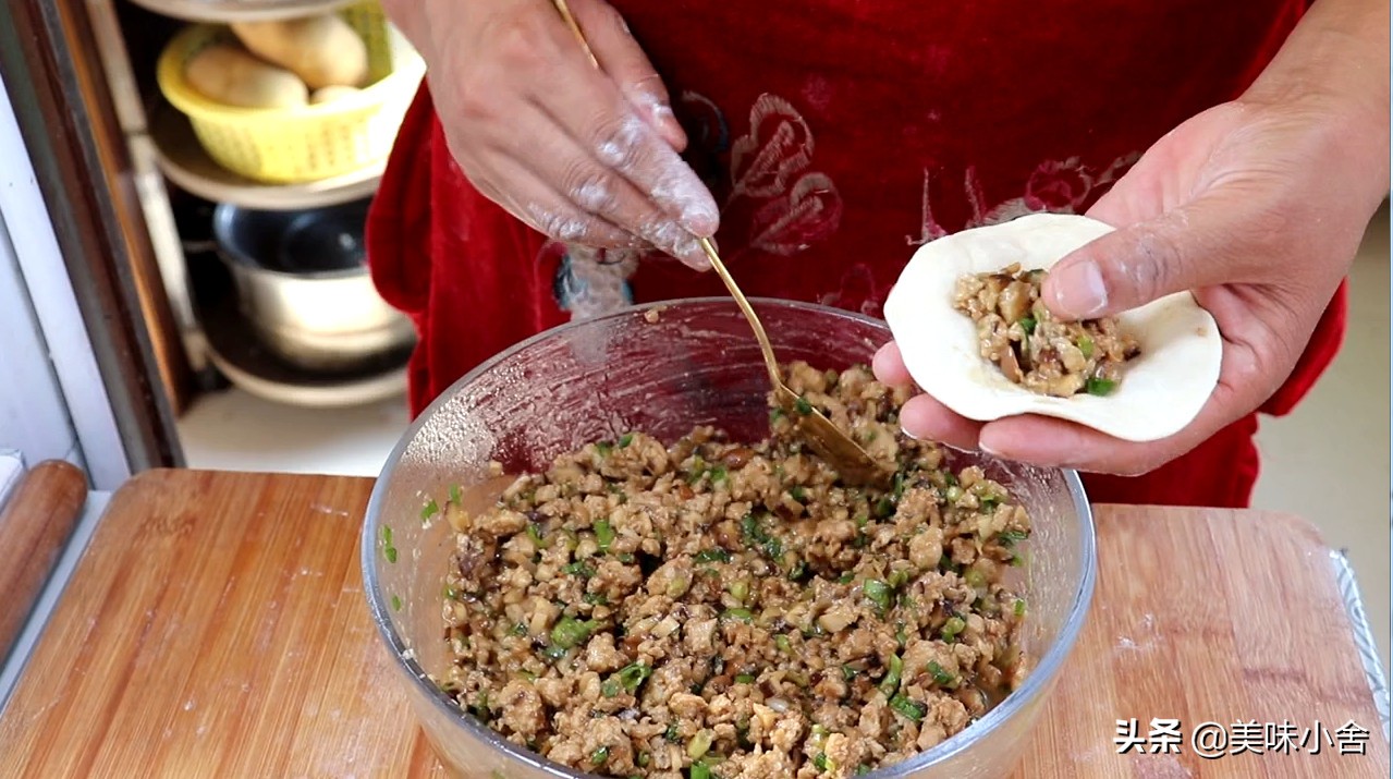 韭菜蒸包子不塌陷不回缩的好方法,简单又好吃的蒸包子怎么做