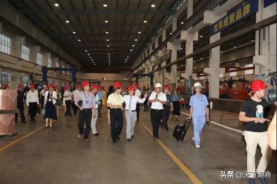 这位潮商17岁背井离乡创业,将一个小厂发展为年产值数十亿大集团