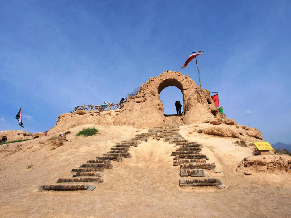 跟着星爷和老谋子的电影，去逛这座大名鼎鼎的西北影视城堡