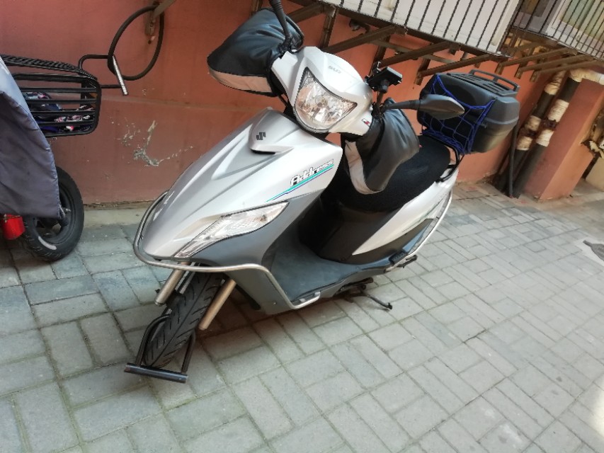 铃木uu125和uy125和ue125怎么选,铃木uu125踏板能放多大的外卖箱